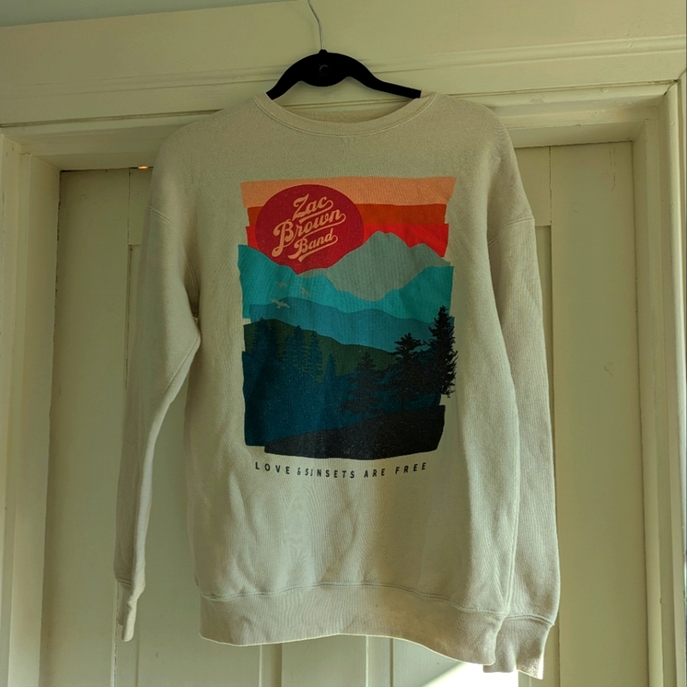 Official Zach Brown Love & Sunsets Are Free Graphic Sweatshirt- Small